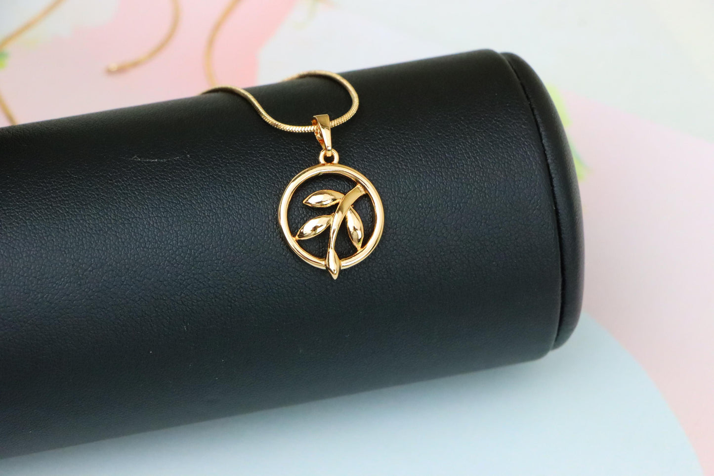 Minimal Leaf-Inspired Round Rose Gold Pendant in Elegant Design, XPPT1502 (2139-5)