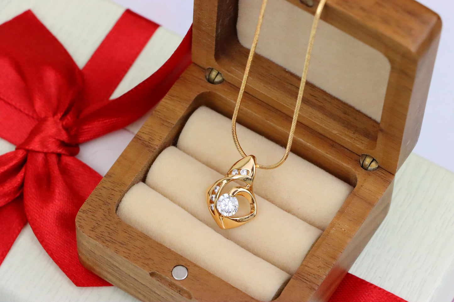 Rose Gold Twist Pendant with Central Round Stone and Side Accents, XPPT1509 (2140-2)