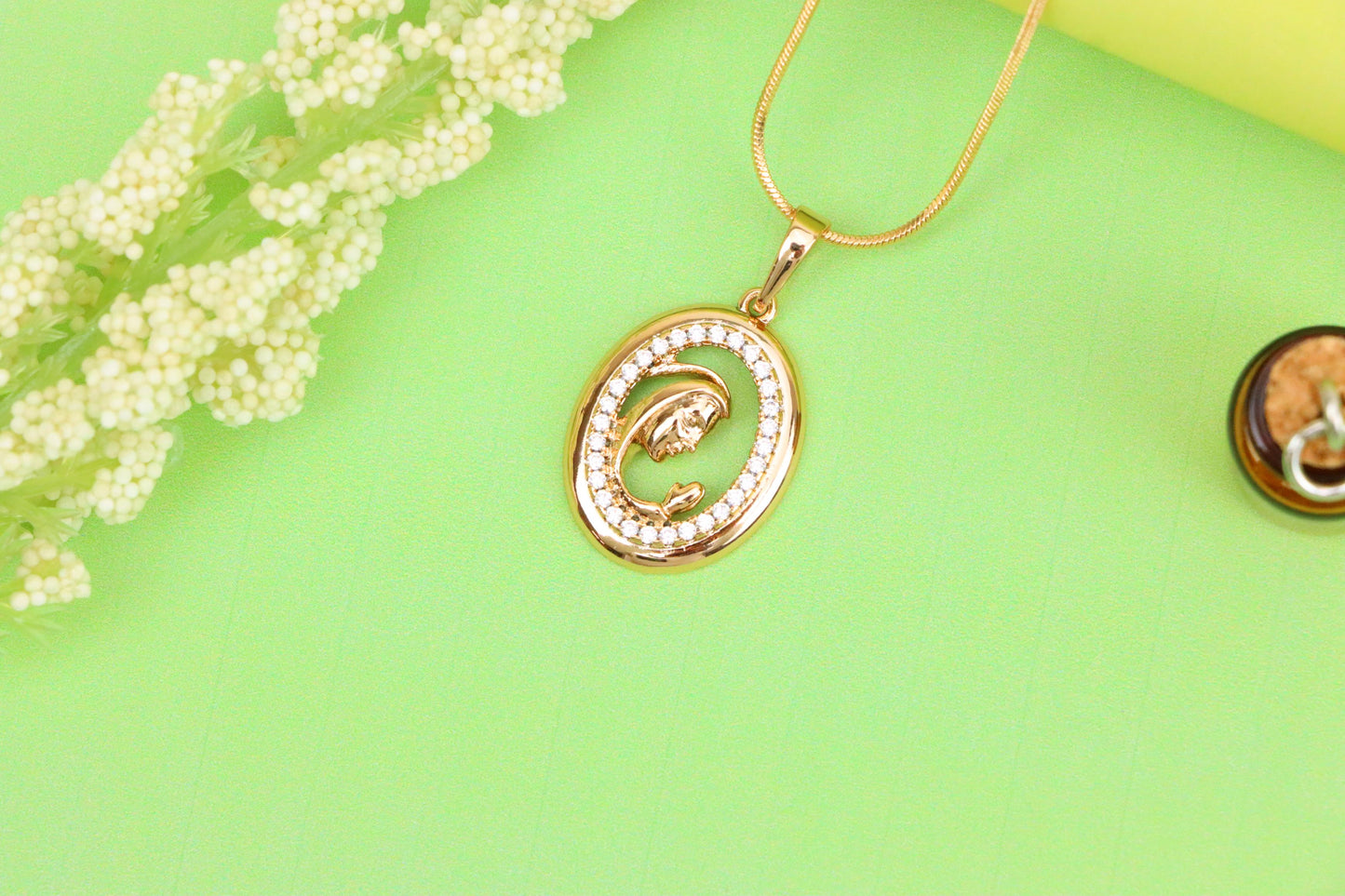 Rose Gold Oval Pendant with Mother and Child Crystal Frame Design, XPPT1511 (2140-4)