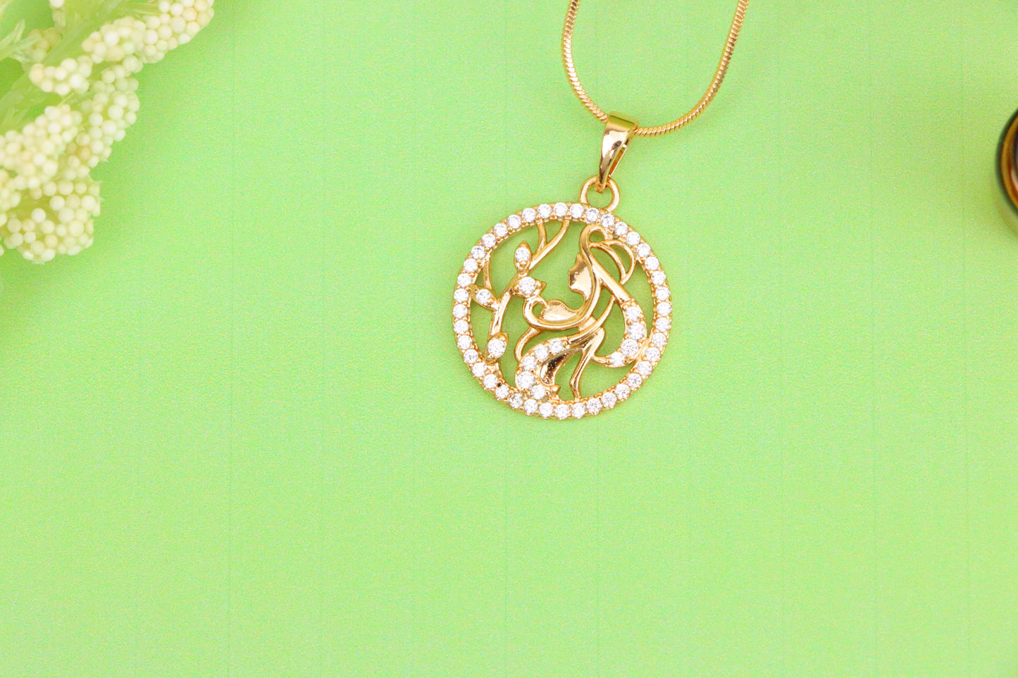 Elegant Rose Gold Round Pendant with Floral and Woman Silhouette, XPPT1516 (2140-9)