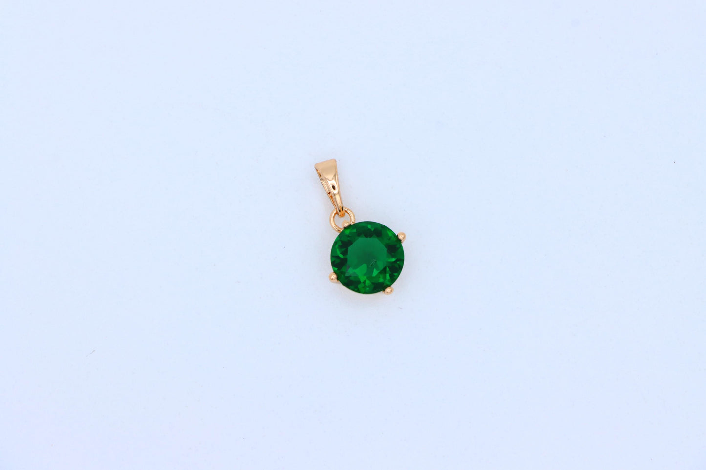 Elegant Green Pendant with Gold Plated Finish for Chic Everyday Style, XPPT1667 (2164-1)