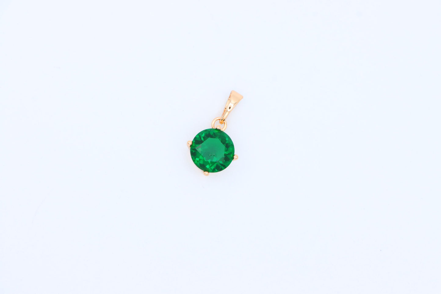 Elegant Green Pendant with Gold Plated Finish for Chic Everyday Style, XPPT1667 (2164-1)