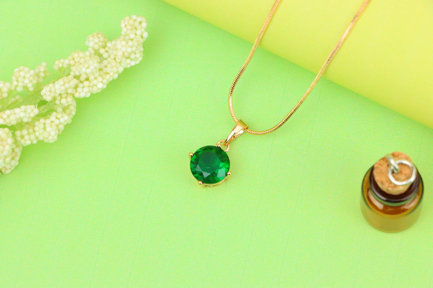 Elegant Green Pendant with Gold Plated Finish for Chic Everyday Style, XPPT1667 (2164-1)