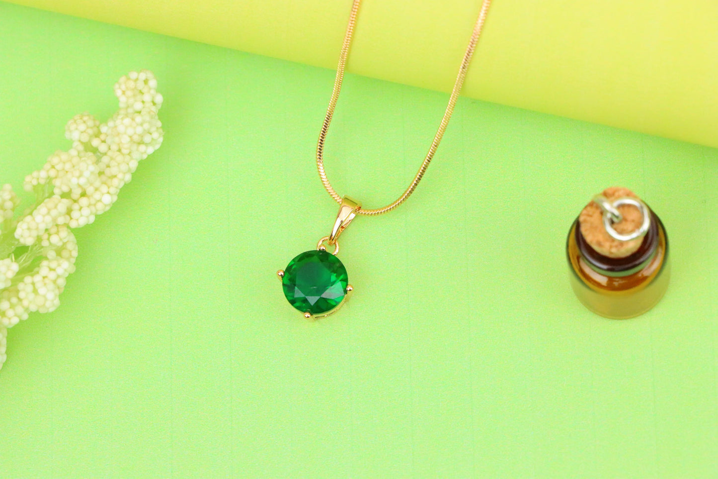Elegant Green Pendant with Gold Plated Finish for Chic Everyday Style, XPPT1667 (2164-1)