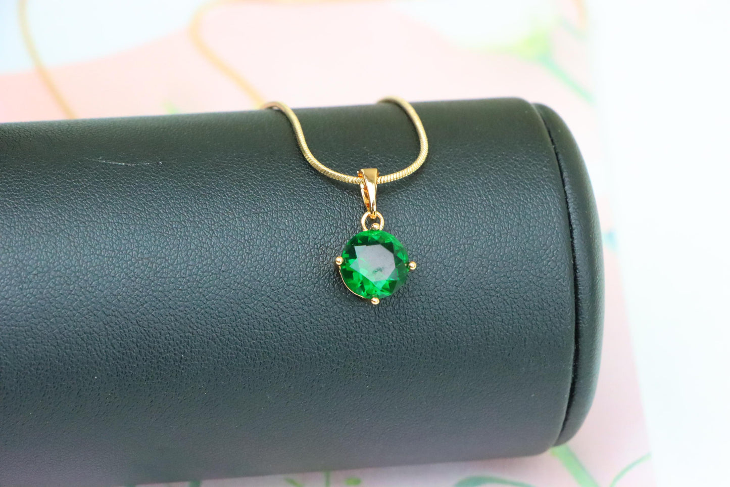 Elegant Green Pendant with Gold Plated Finish for Chic Everyday Style, XPPT1667 (2164-1)