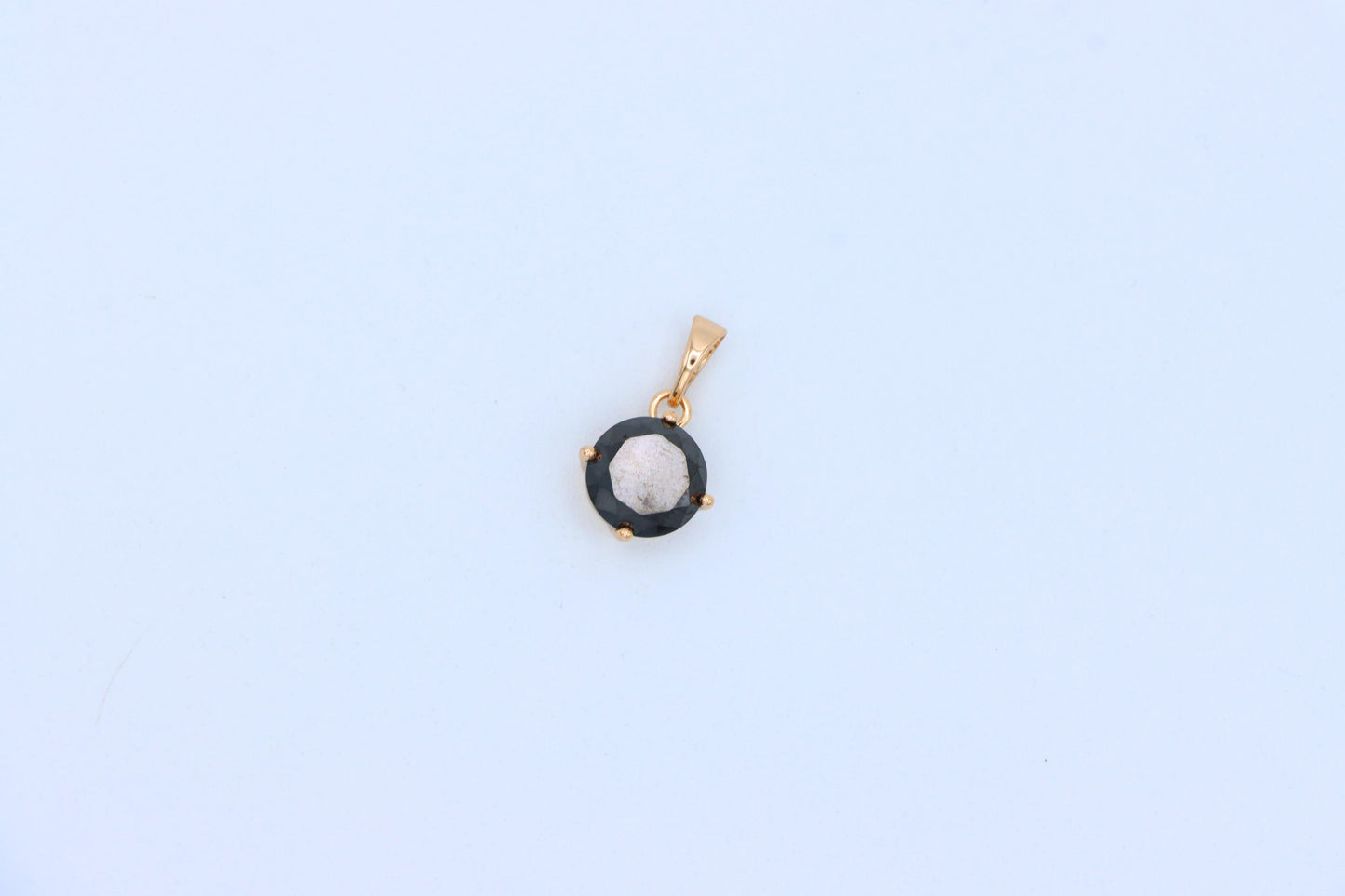 Elegant Round Black Pendant with Gold Plating for a Chic Look, XPPT1669 (2164-1)