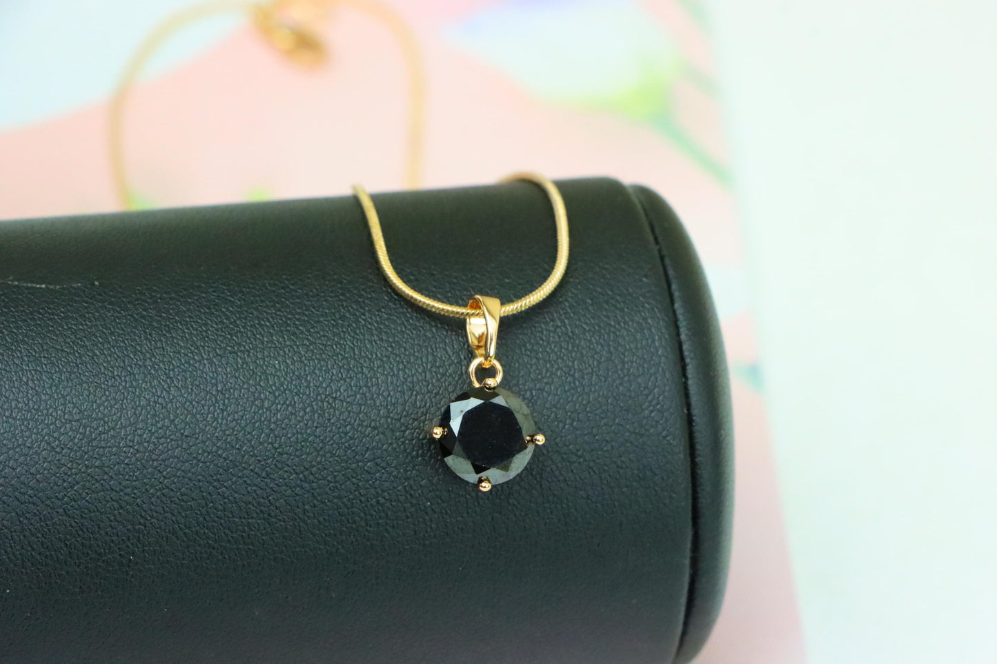Elegant Round Black Pendant with Gold Plating for a Chic Look, XPPT1669 (2164-1)