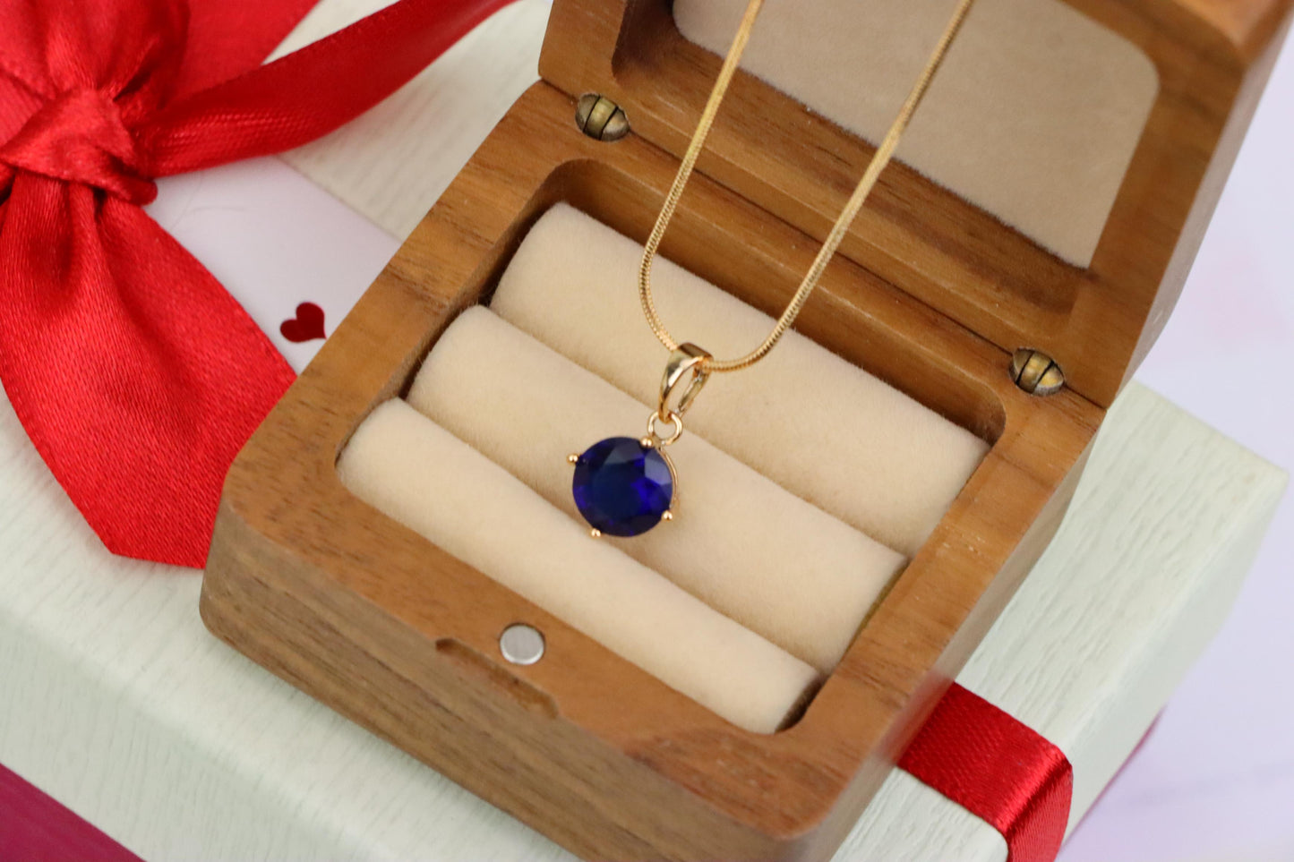 Elegant Blue Round Pendant with Gold Plated Brass for Daily Wear, XPPT1671 (2164-1)