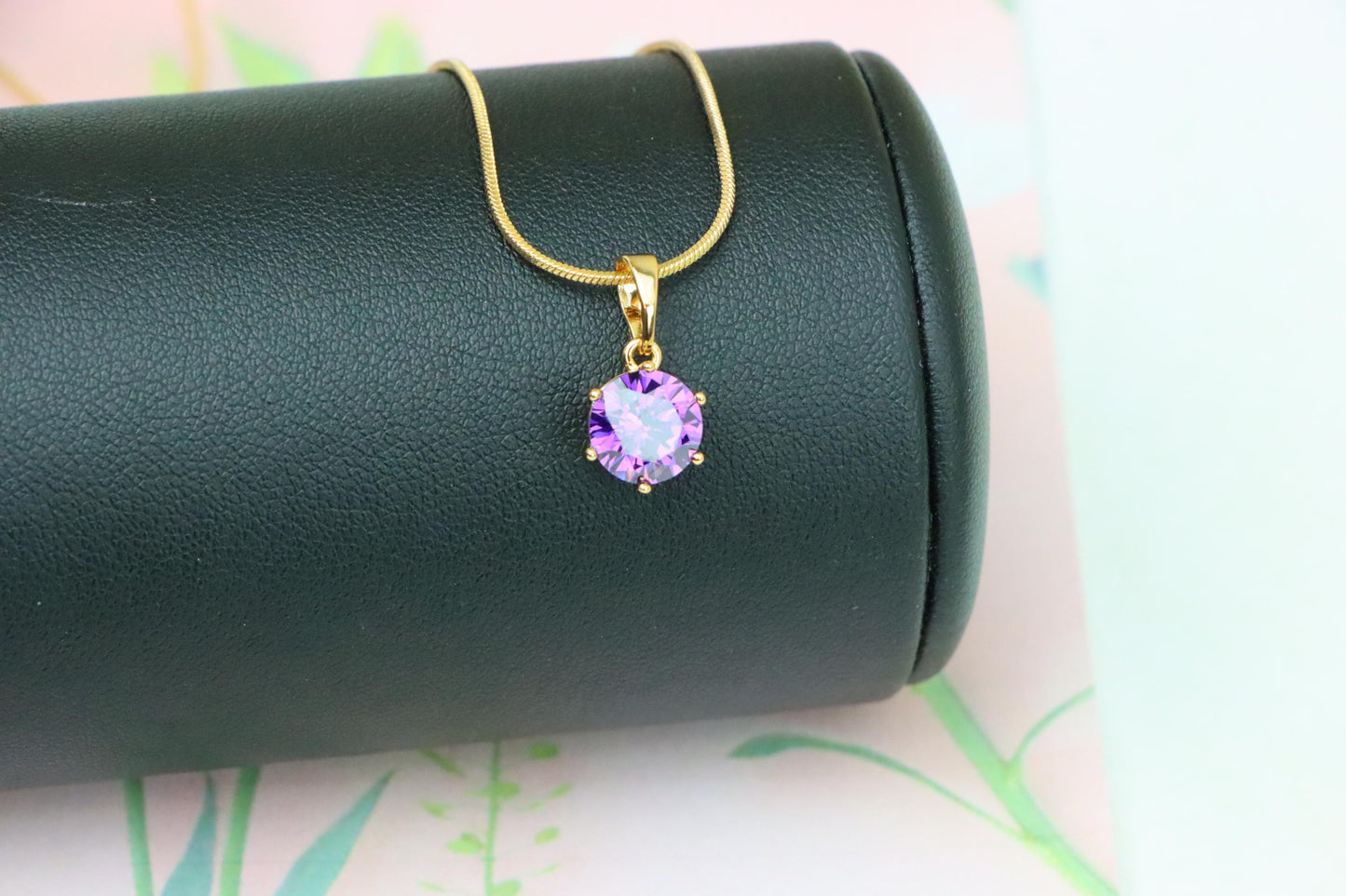 Radiant Purple Round Pendant with Gold Plating for Elegant Style, XPPT1672 (2164-2)