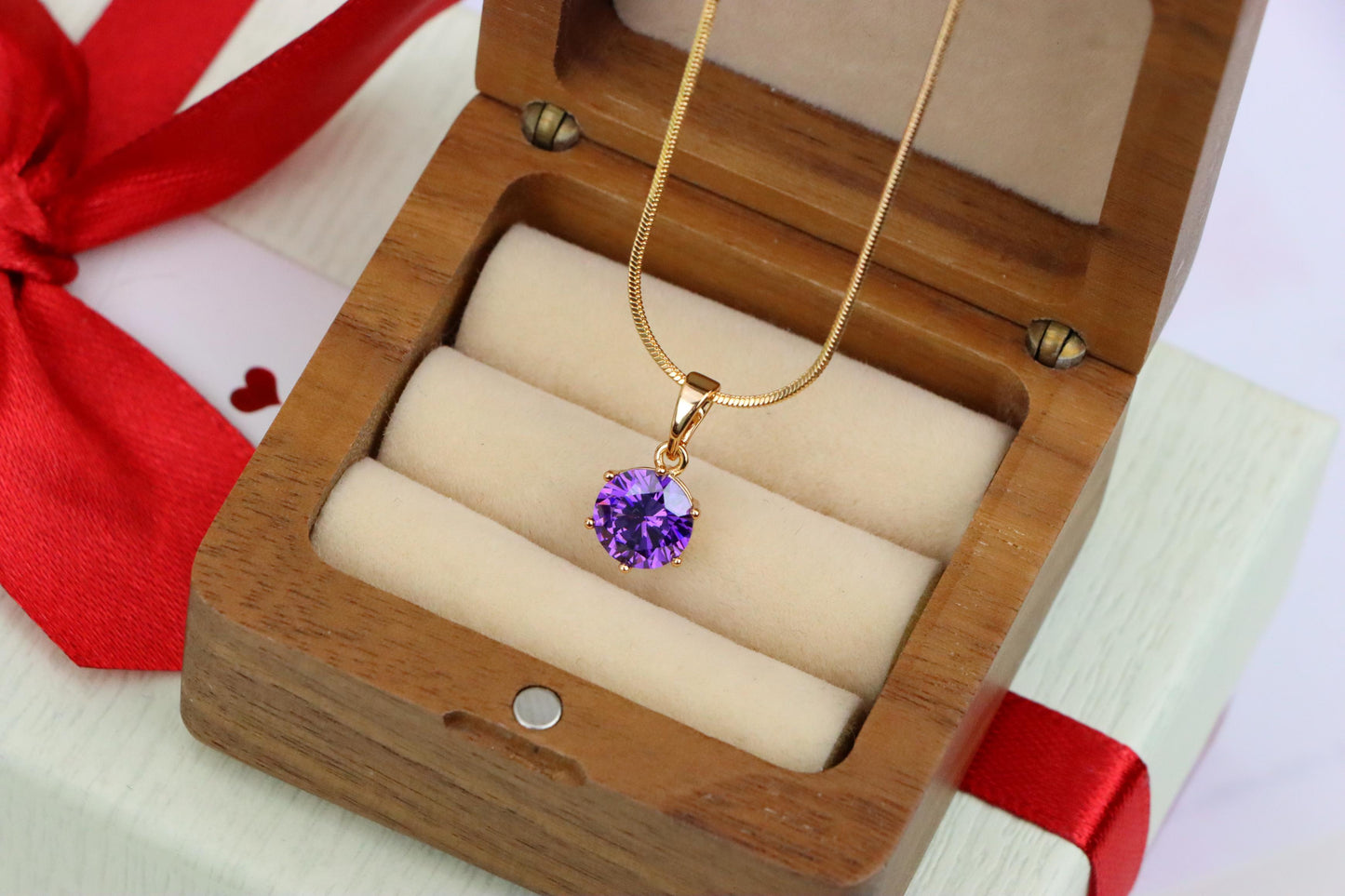 Radiant Purple Round Pendant with Gold Plating for Elegant Style, XPPT1672 (2164-2)