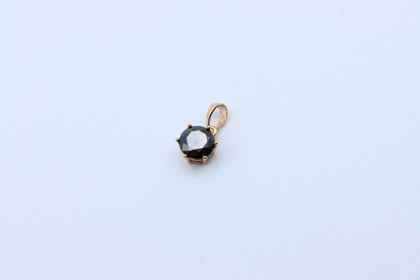 Elegant Black Round Pendant with Gold Plating for Timeless Style, XPPT1674 (2164-2)