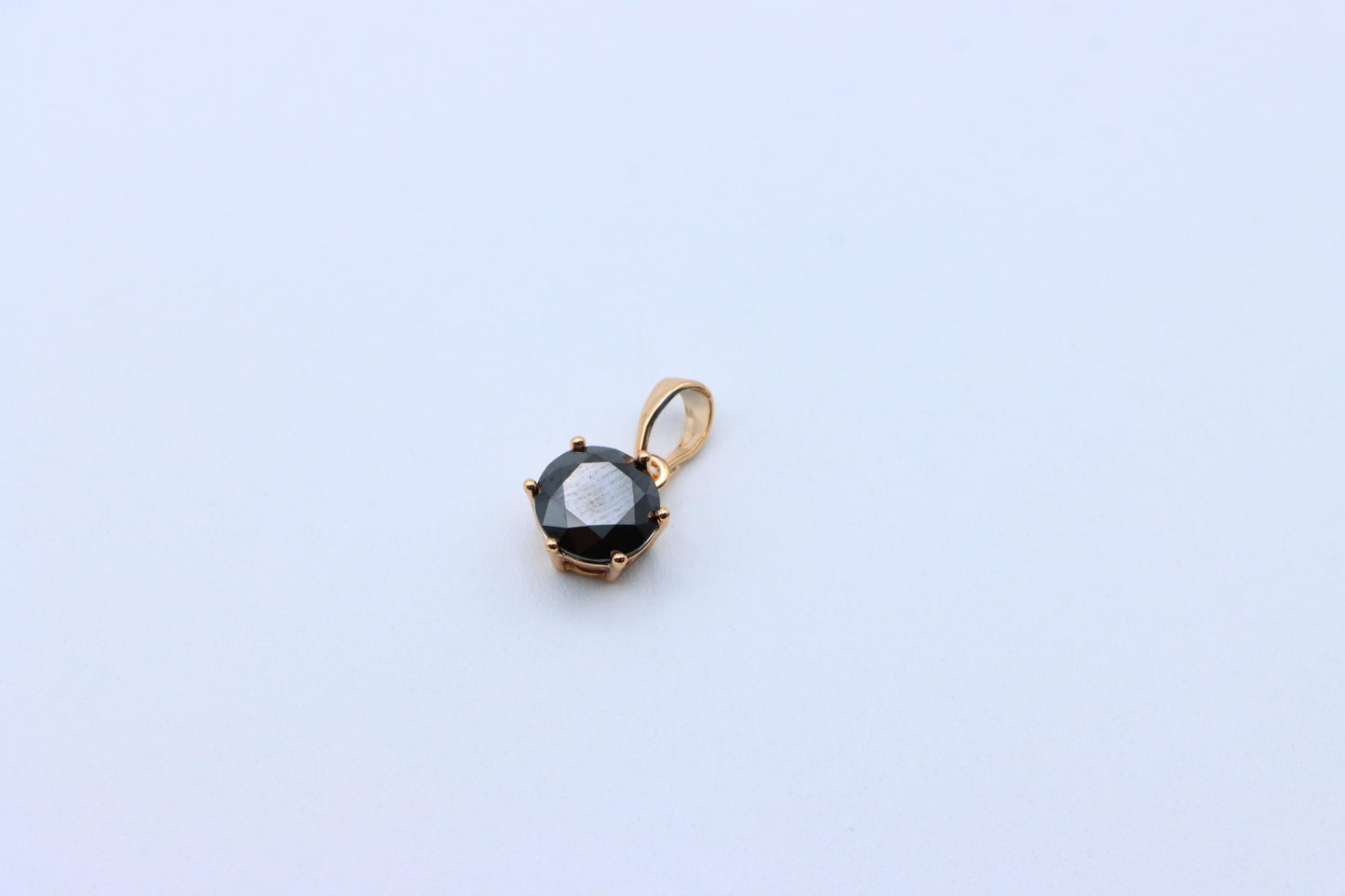 Elegant Black Round Pendant with Gold Plating for Timeless Style, XPPT1674 (2164-2)