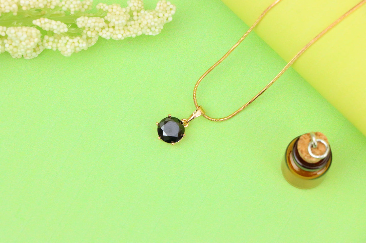 Elegant Black Round Pendant with Gold Plating for Timeless Style, XPPT1674 (2164-2)
