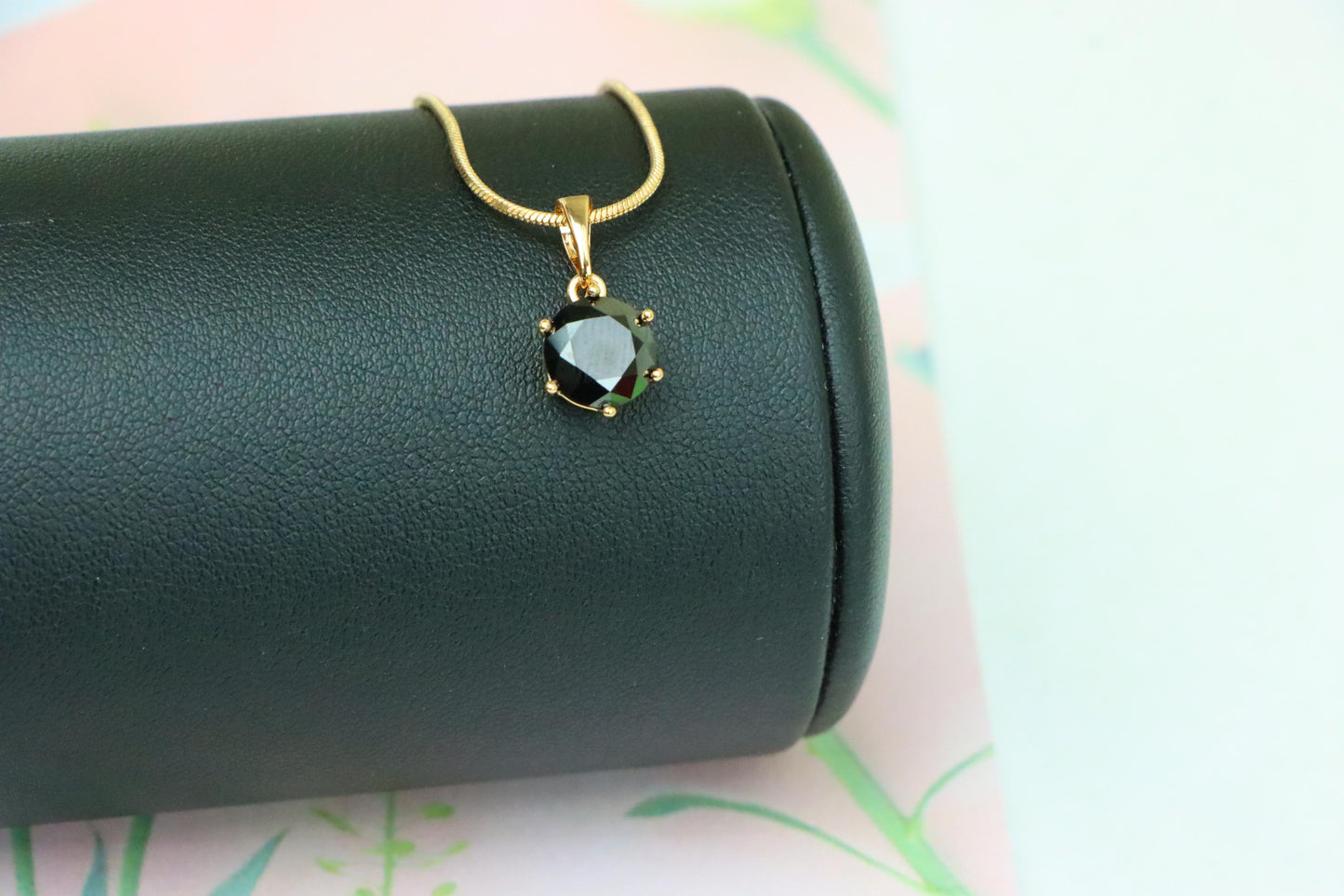 Elegant Black Round Pendant with Gold Plating for Timeless Style, XPPT1674 (2164-2)