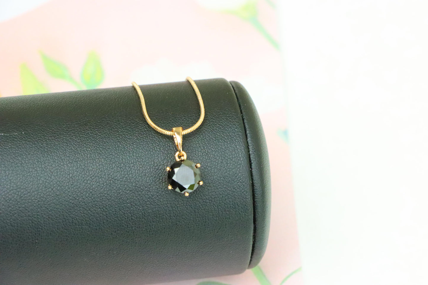 Elegant Black Round Pendant with Gold Plating for Timeless Style, XPPT1674 (2164-2)