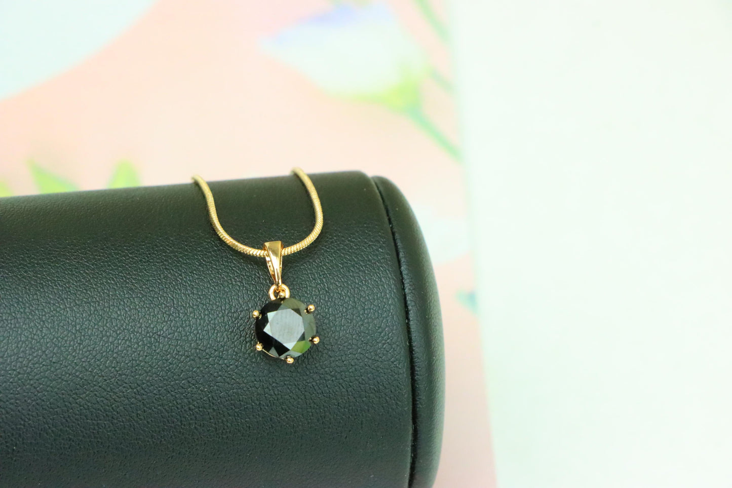 Elegant Black Round Pendant with Gold Plating for Timeless Style, XPPT1674 (2164-2)