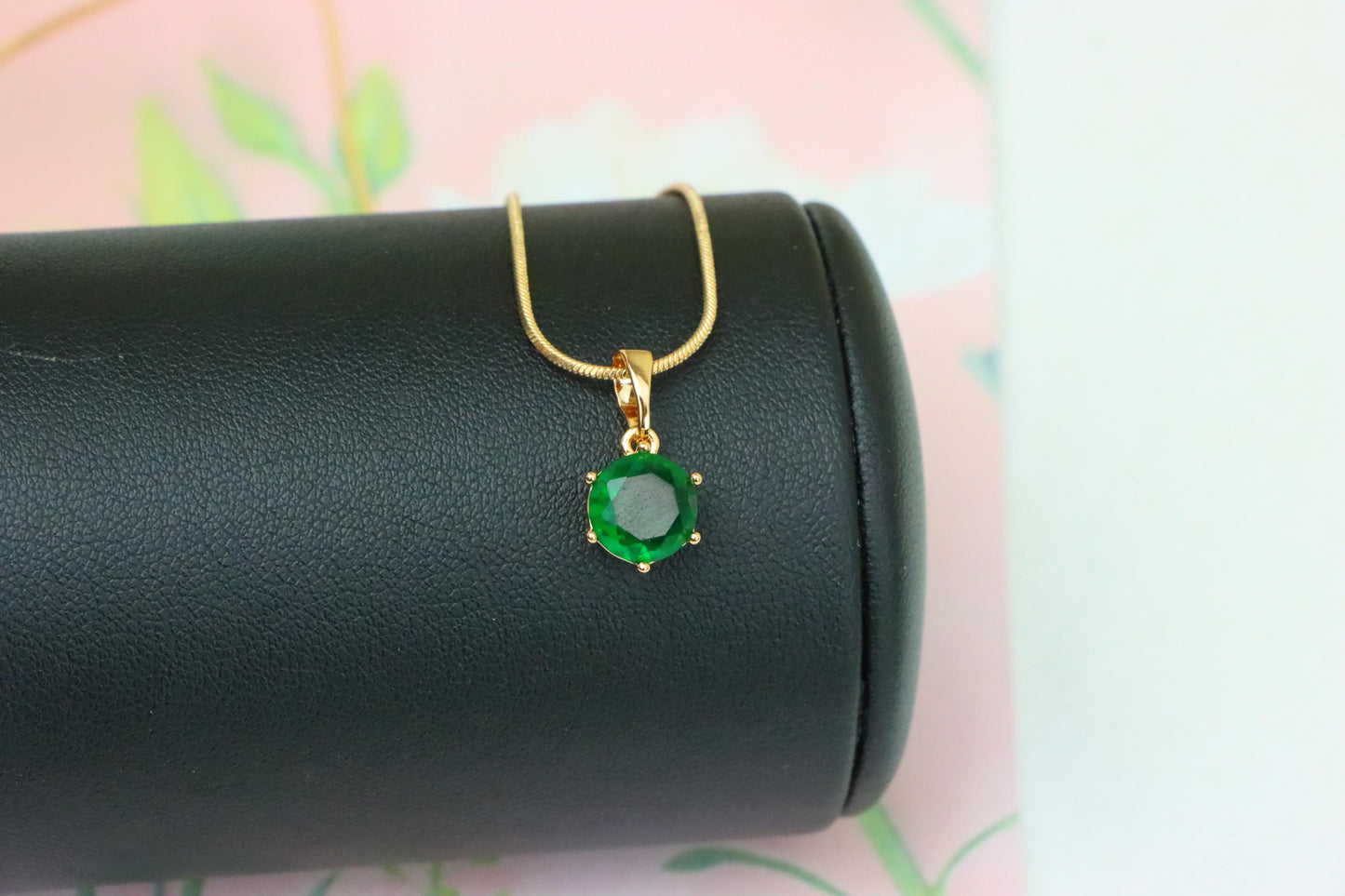 Vibrant Green Round Pendant in Gold Plating for Elegant Everyday Wear, XPPT1675 (2164-2)