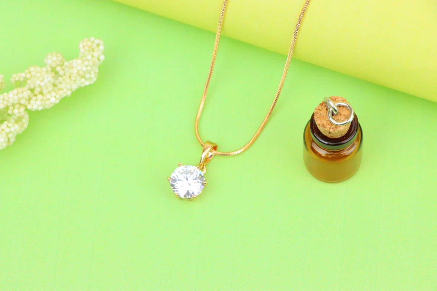 Sparkling White Round Pendant in Gold Finish for Daily Elegant Wear, XPPT1678 (2164-2)