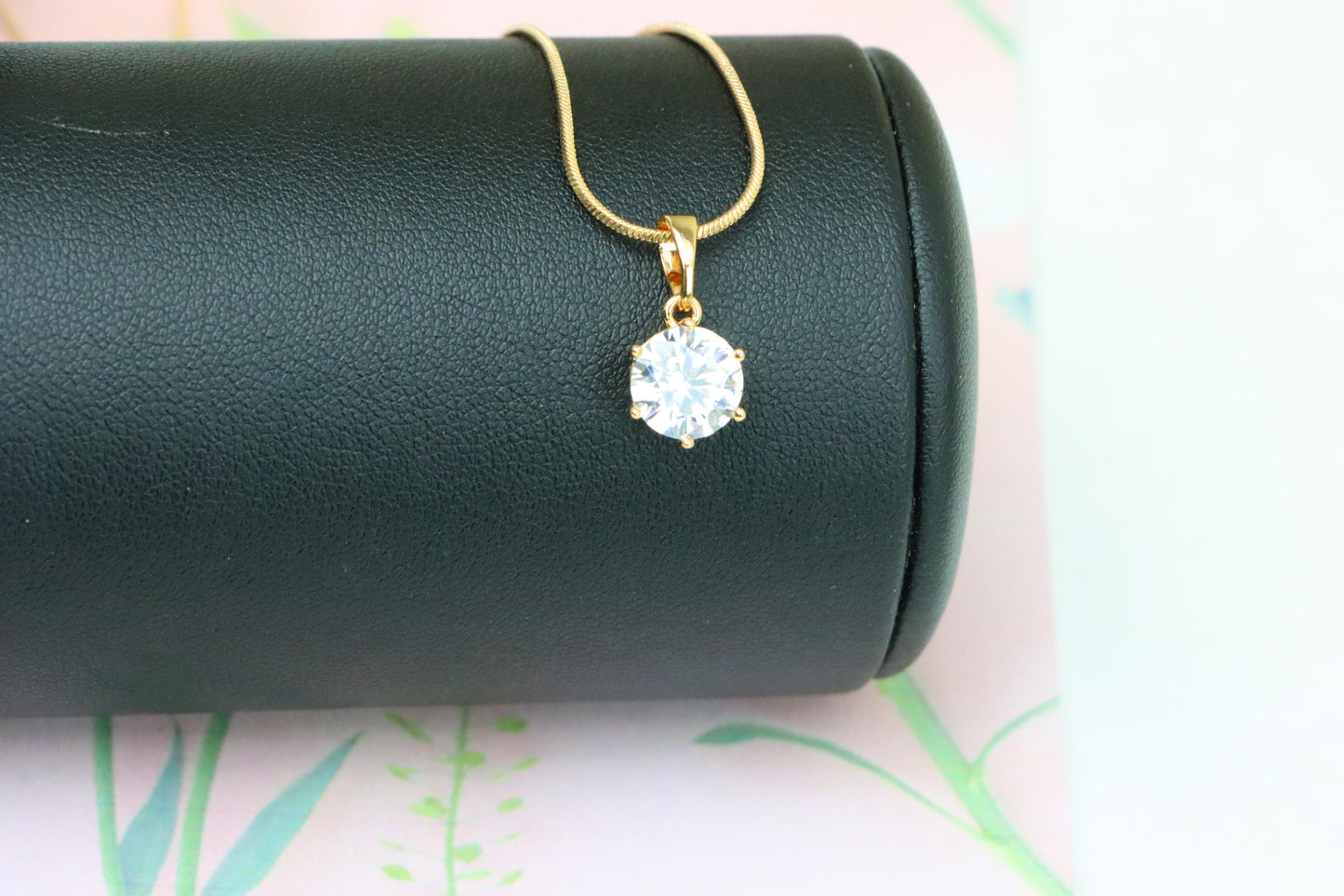 Sparkling White Round Pendant in Gold Finish for Daily Elegant Wear, XPPT1678 (2164-2)