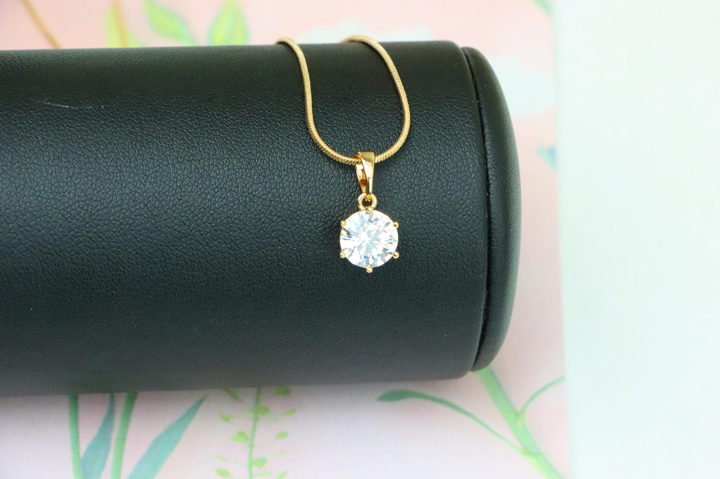 Sparkling White Round Pendant in Gold Finish for Daily Elegant Wear, XPPT1678 (2164-2)