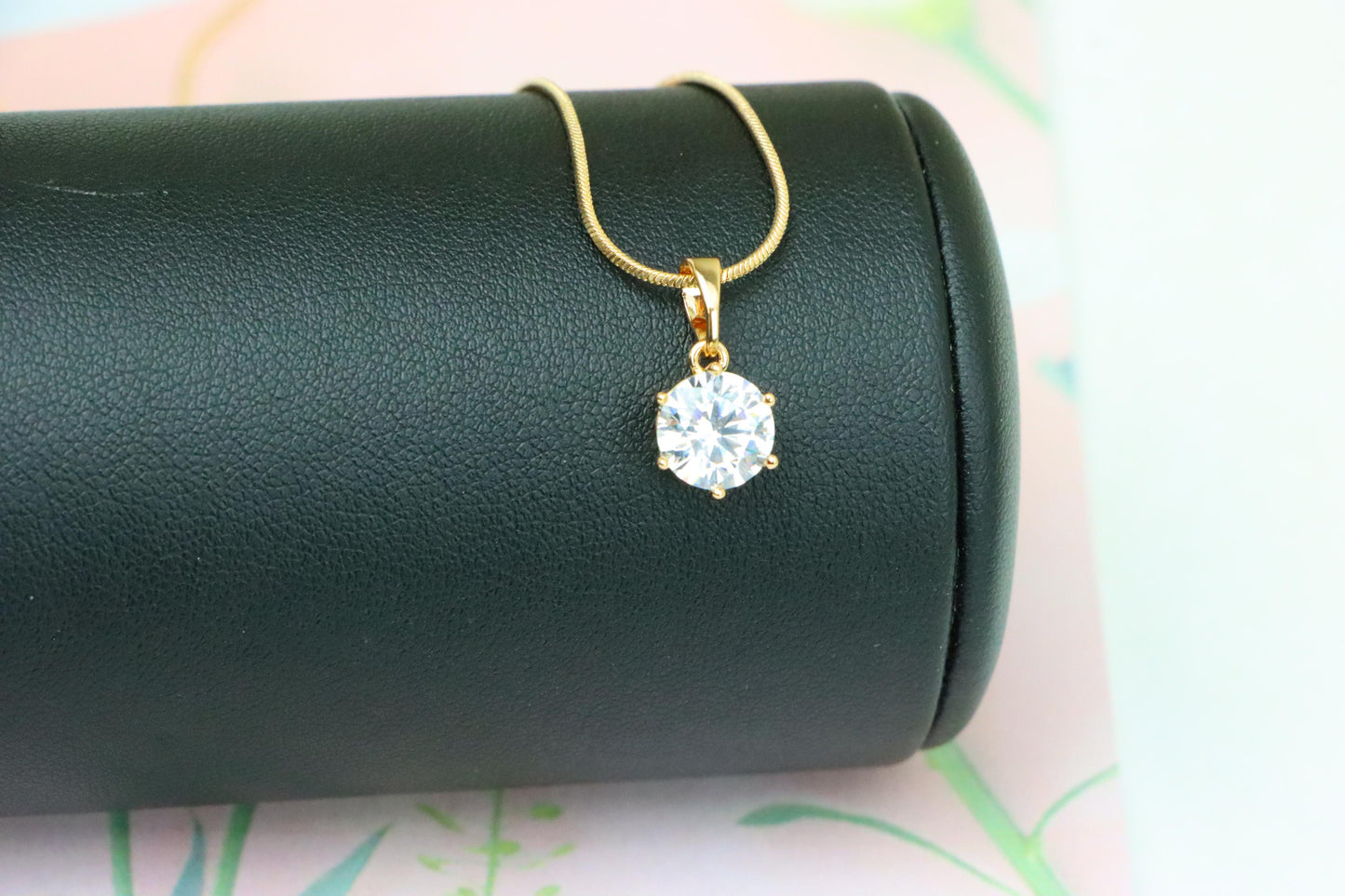 Sparkling White Round Pendant in Gold Finish for Daily Elegant Wear, XPPT1678 (2164-2)
