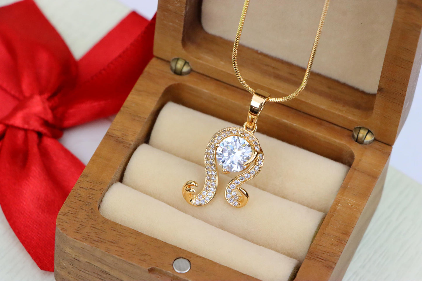 Rose Gold Leo Zodiac Pendant with Sparkling CZ Centerpiece, XPPT1541 (2143-2)