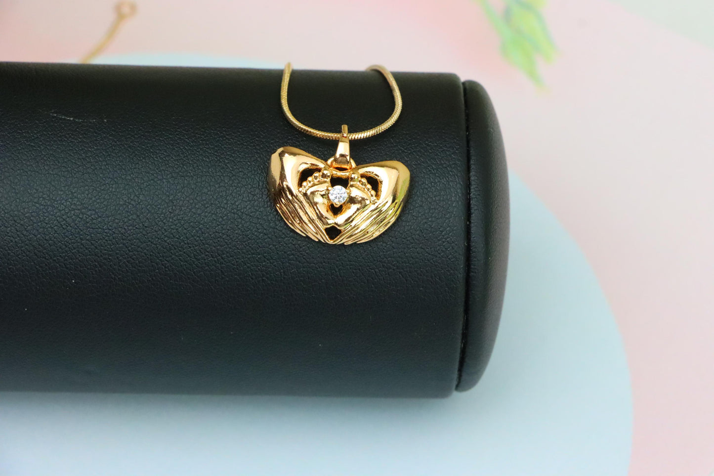 Heart-Shaped Hand Embrace Pendant with Crystal, XPPT1584 (2146-4)