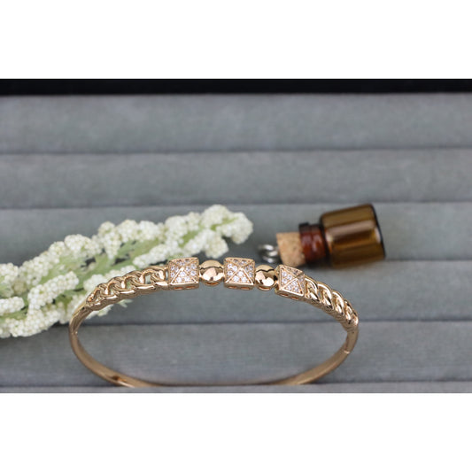 Rose Gold Bangle with Diamond-Studded Pyramid &amp; Link Design, XPBL0470 (2047-10)