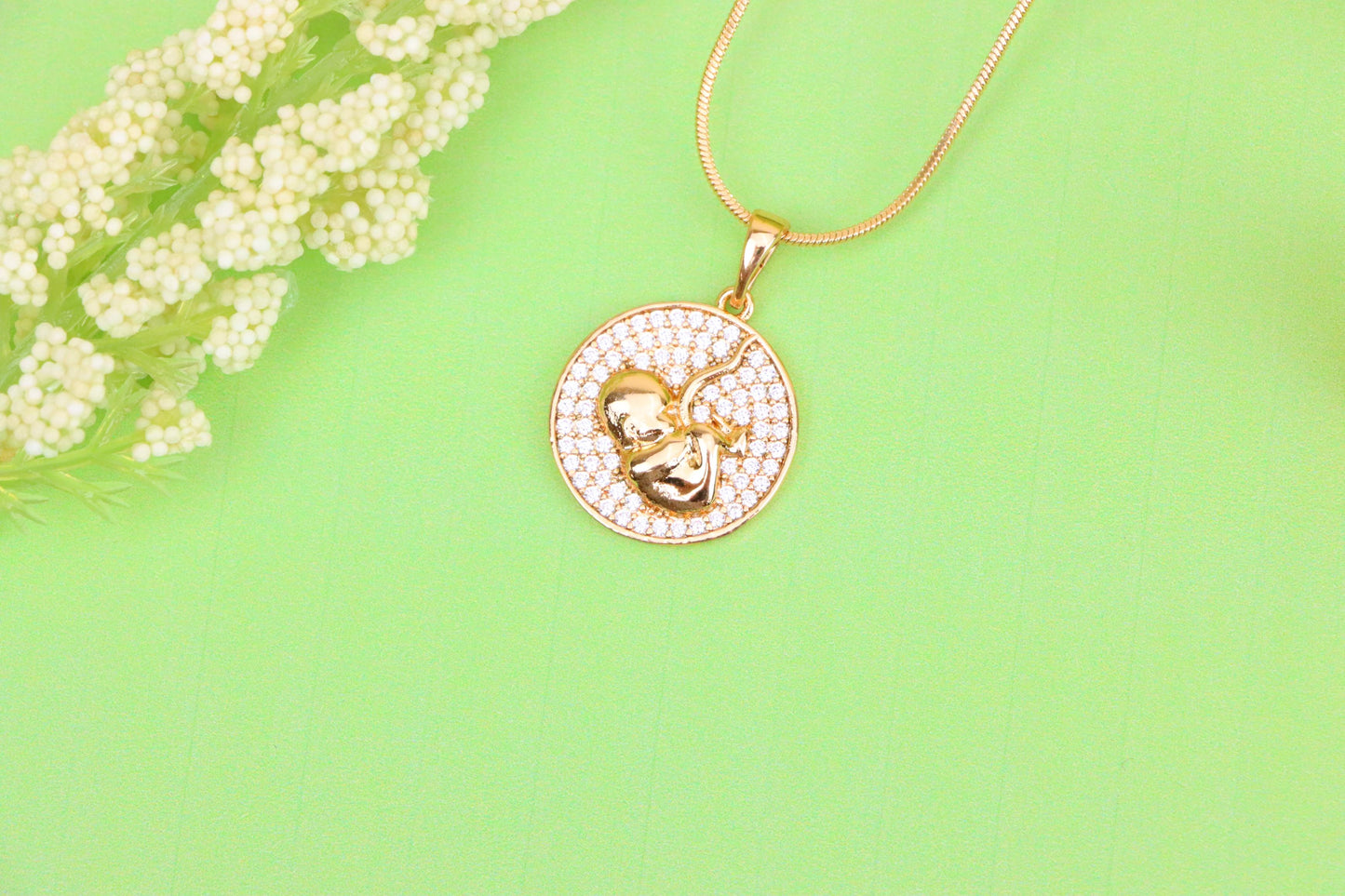 Round Rose Gold Pendant with Crystal Border and Cat Design Center, XPPT1604 (2147-7)