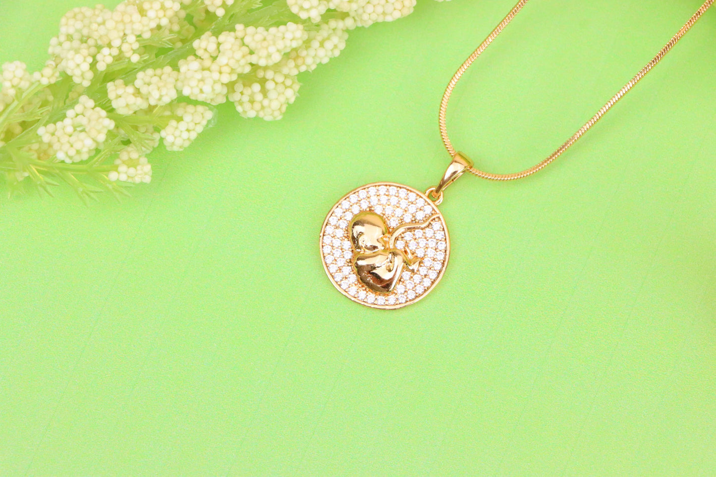 Round Rose Gold Pendant with Crystal Border and Cat Design Center, XPPT1604 (2147-7)