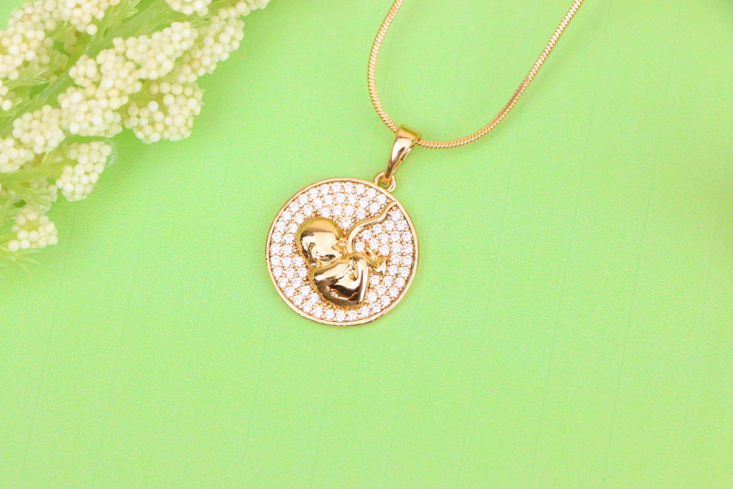 Round Rose Gold Pendant with Crystal Border and Cat Design Center, XPPT1604 (2147-7)
