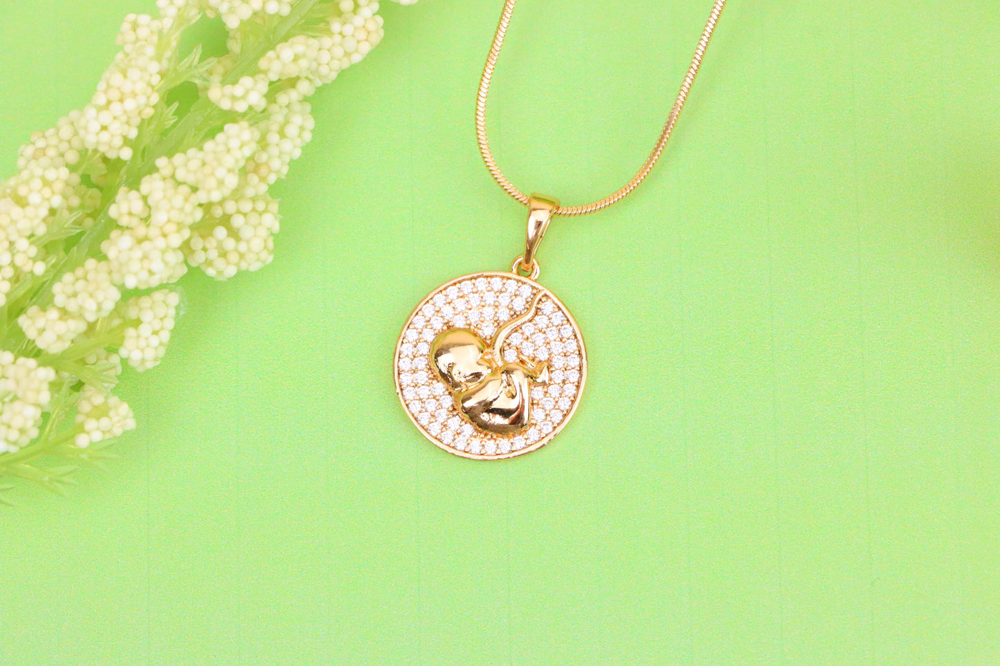 Round Rose Gold Pendant with Crystal Border and Cat Design Center, XPPT1604 (2147-7)