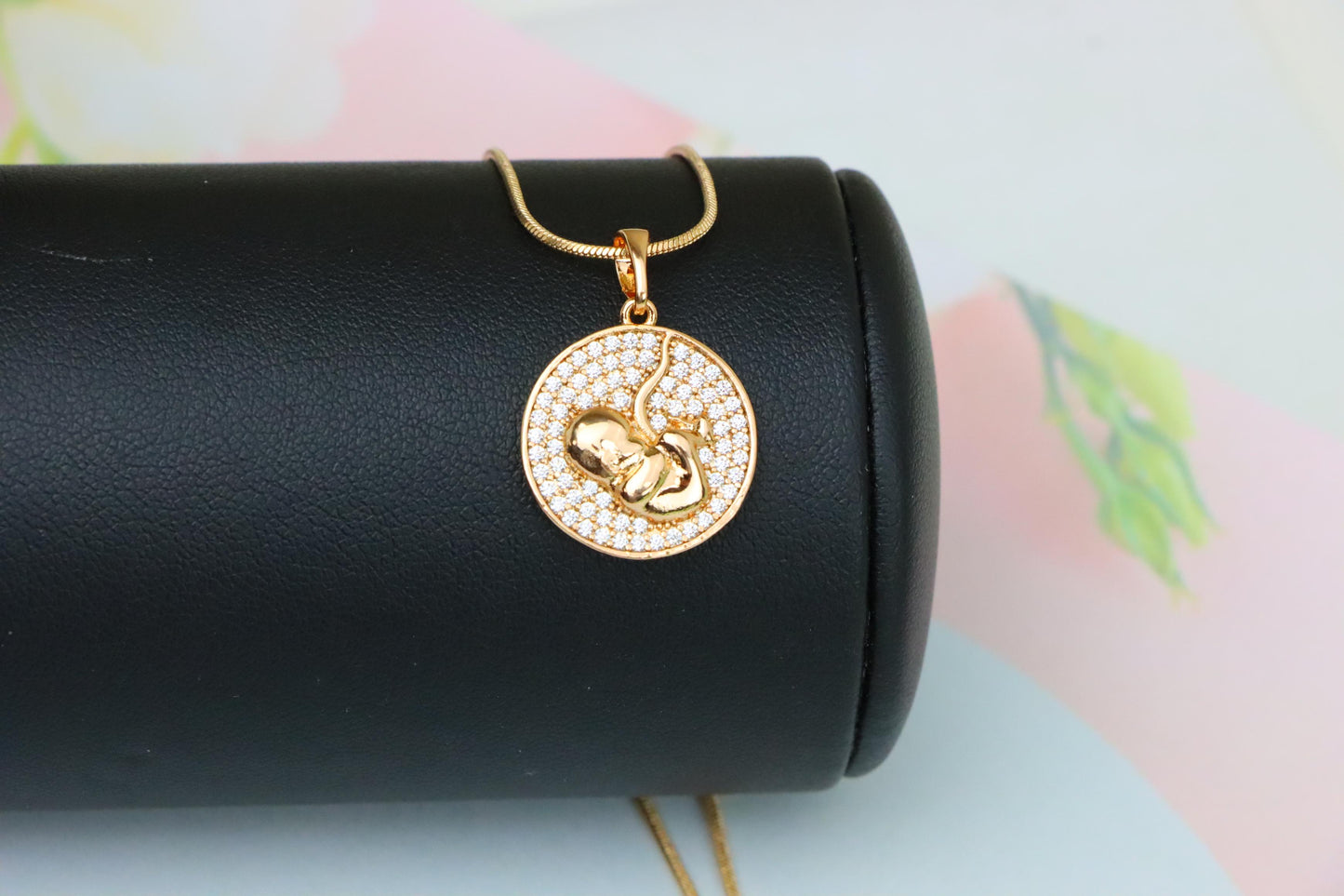 Round Rose Gold Pendant with Crystal Border and Cat Design Center, XPPT1604 (2147-7)