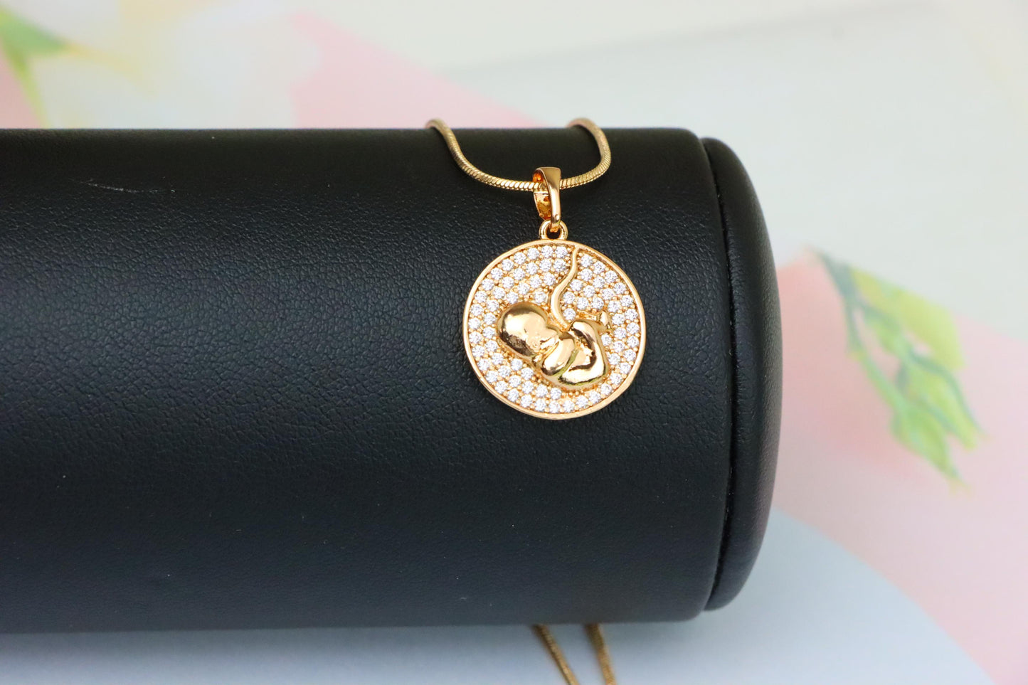 Round Rose Gold Pendant with Crystal Border and Cat Design Center, XPPT1604 (2147-7)