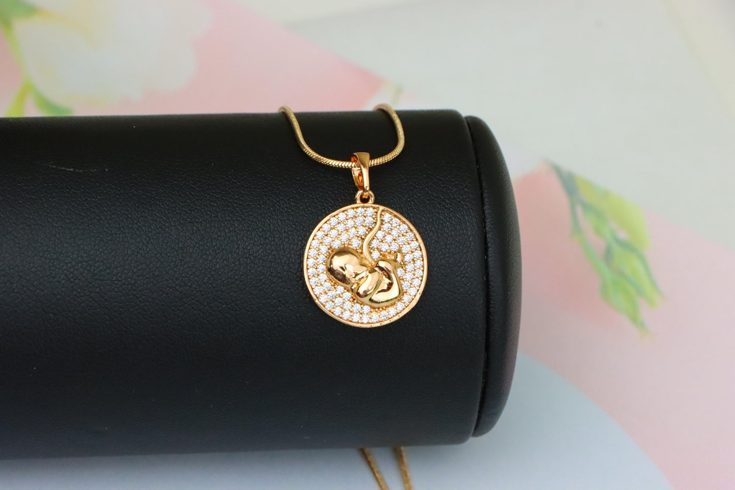 Round Rose Gold Pendant with Crystal Border and Cat Design Center, XPPT1604 (2147-7)