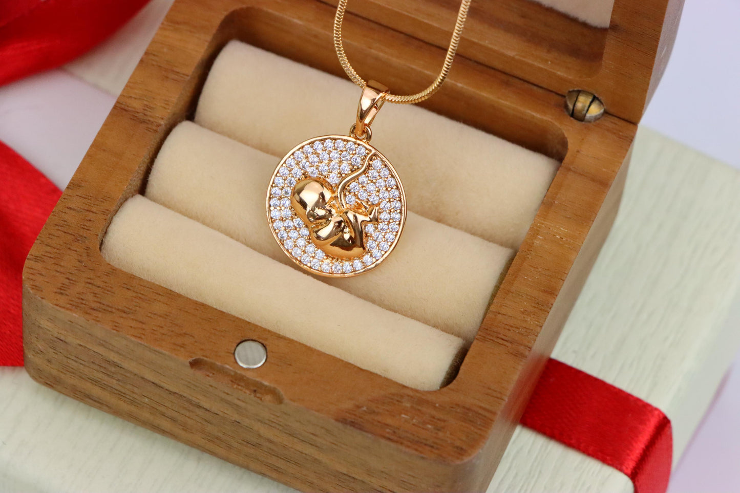 Round Rose Gold Pendant with Crystal Border and Cat Design Center, XPPT1604 (2147-7)