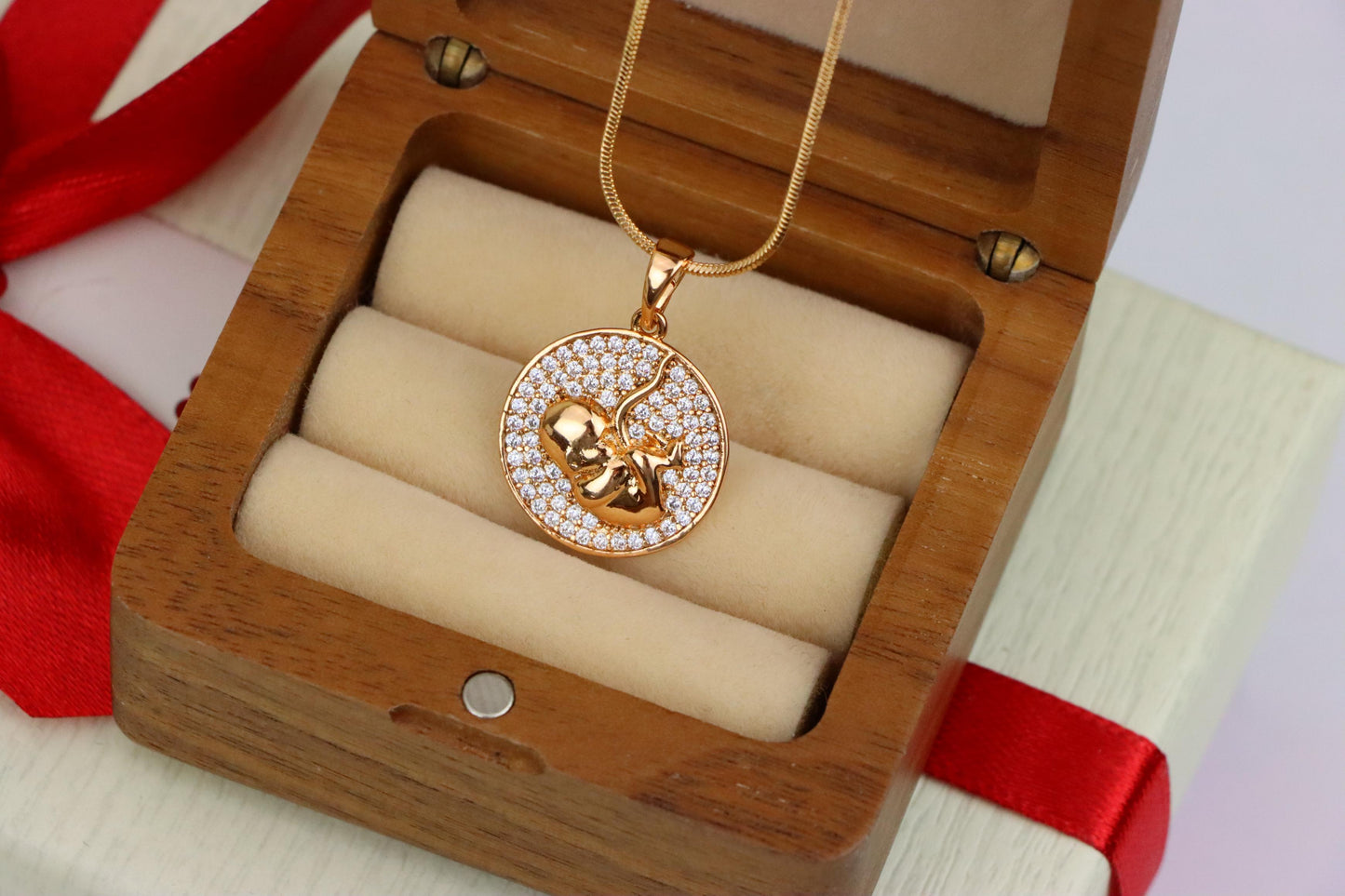 Round Rose Gold Pendant with Crystal Border and Cat Design Center, XPPT1604 (2147-7)
