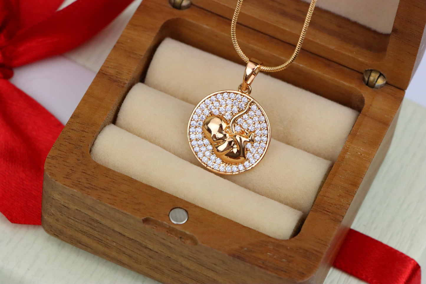 Round Rose Gold Pendant with Crystal Border and Cat Design Center, XPPT1604 (2147-7)