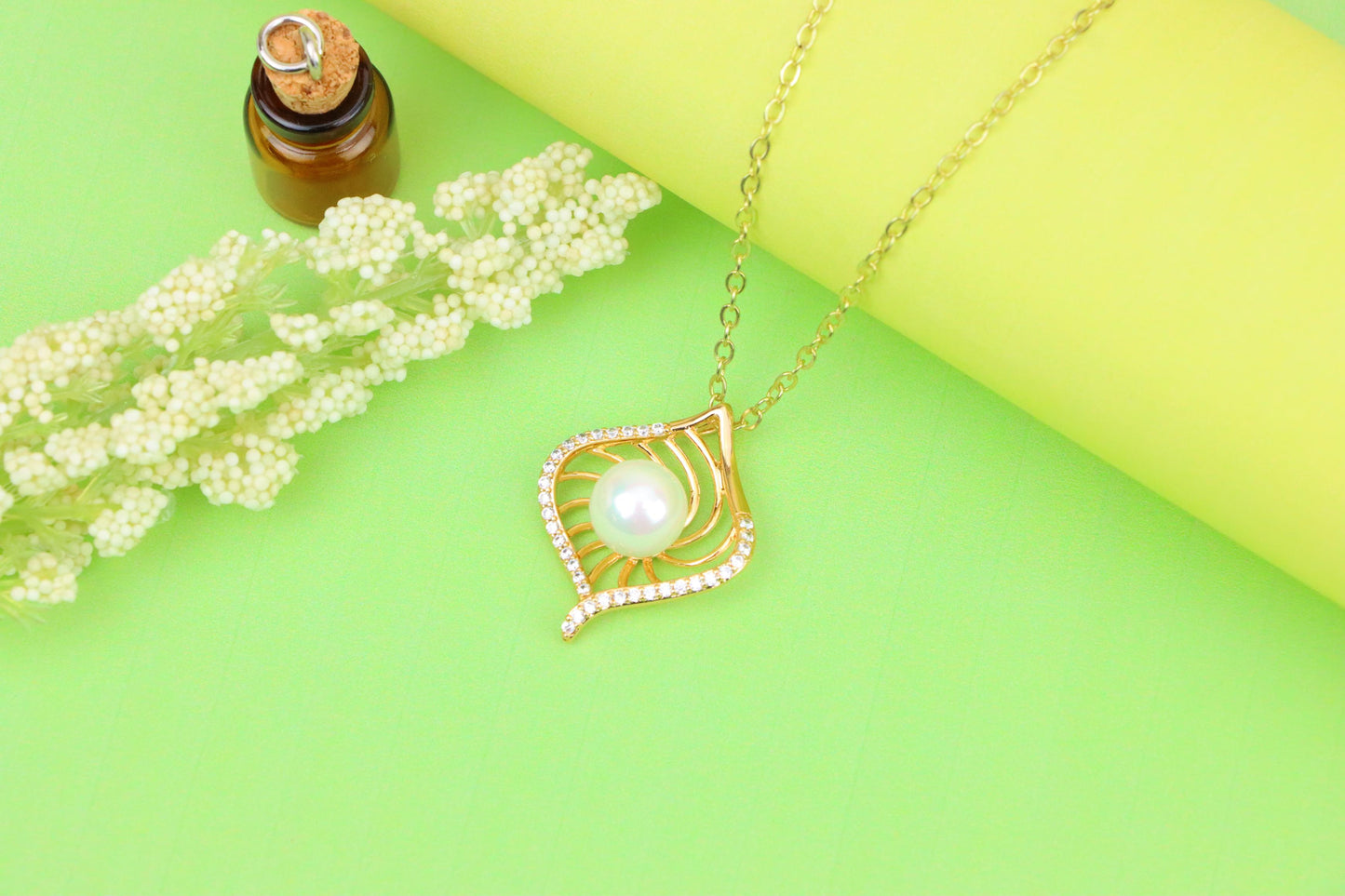 Rose Gold Leaf Pearl Pendant with Crystal Border for Elegant Look, XPPT1225 (2123-1)
