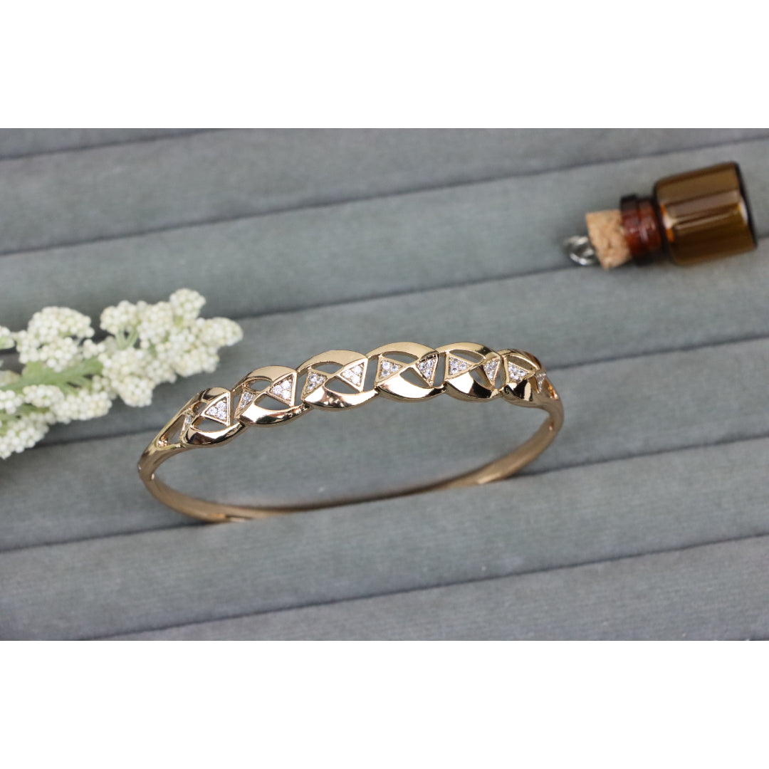 Elegant Rose Gold Bangle with Geometric Triangle Detailing, XPBL0519 (2052-9)
