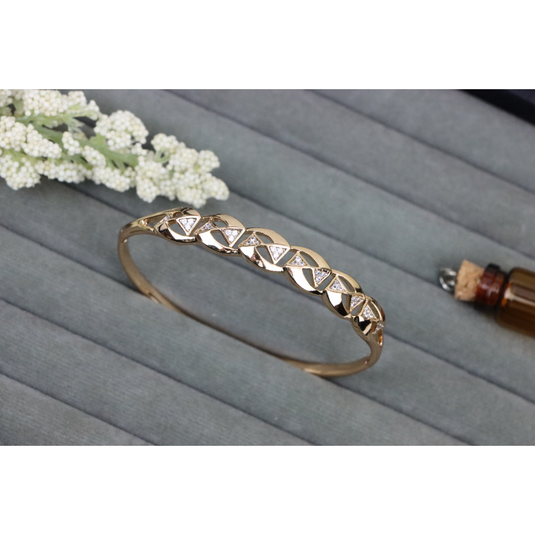Elegant Rose Gold Bangle with Geometric Triangle Detailing, XPBL0519 (2052-9)