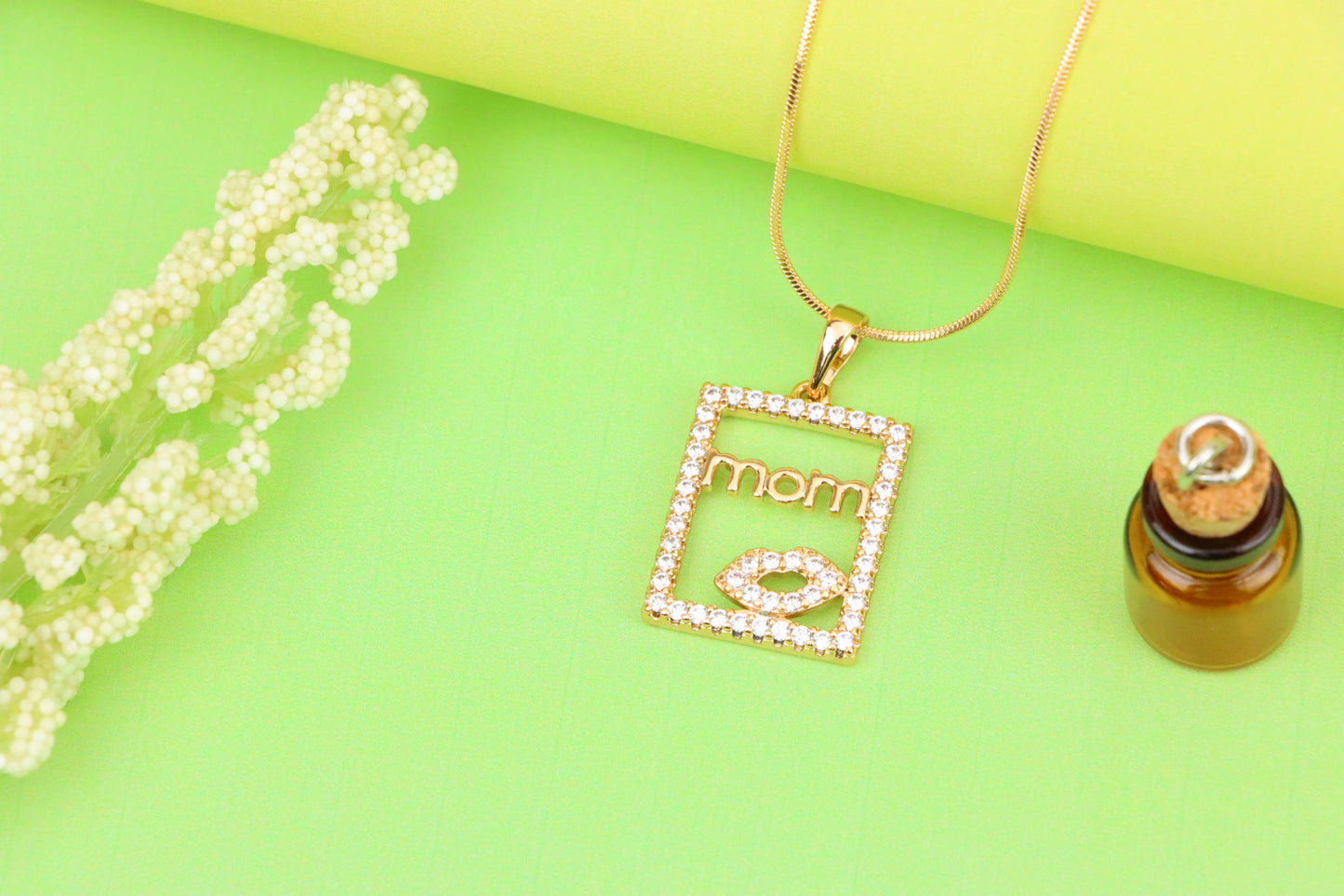 Rose Gold Mom Pendant with Kiss Motif and Crystal Frame, XPPT1270 (2127-6)