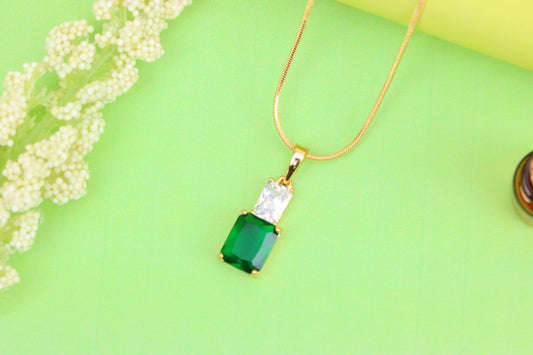 Emerald Green Pendant in Gold-Plated Brass – Sophisticated Radiance, XPPT1811 (2153-3)