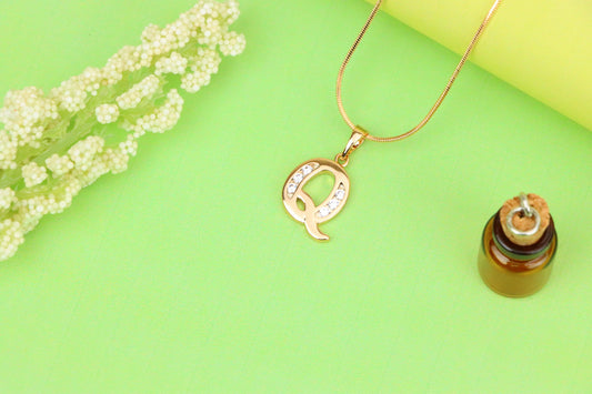 Rose Gold Letter Q Pendant with Crystals – 18K Gold Plated Charm, XPPT1366 (2132-9)