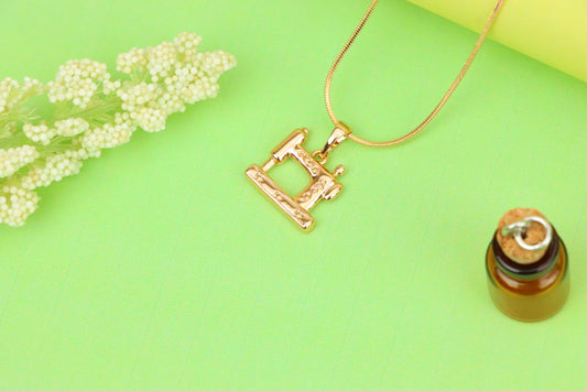 Vintage Sewing Machine Rose Gold Pendant for Craft Lovers, XPPT1384 (2133-8)