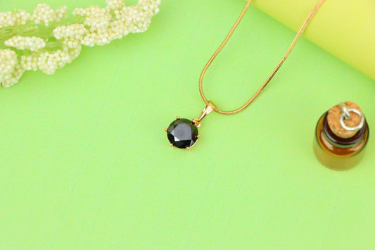 Elegant Black Round Pendant with Gold Plating for Timeless Style, XPPT1674 (2164-2)